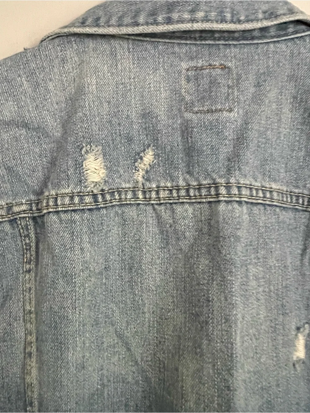 Gap Light Wash Distressed Denim Icon Trucker Jacket Women's Size Medium